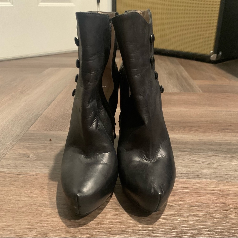 Lisa for Donald Pliner Italian Leather Black Women's Ankle Boots Button Detail